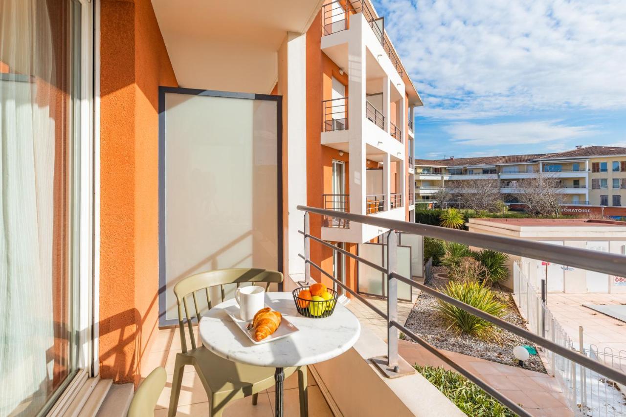 One Bedroom Apartment